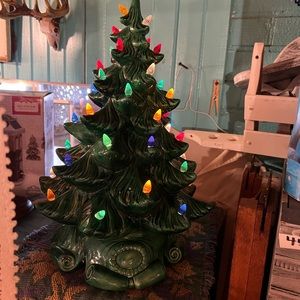 Vintage ceramic Christmas tree 2 1/2 ft tall no chips or cracks, needs bulbs